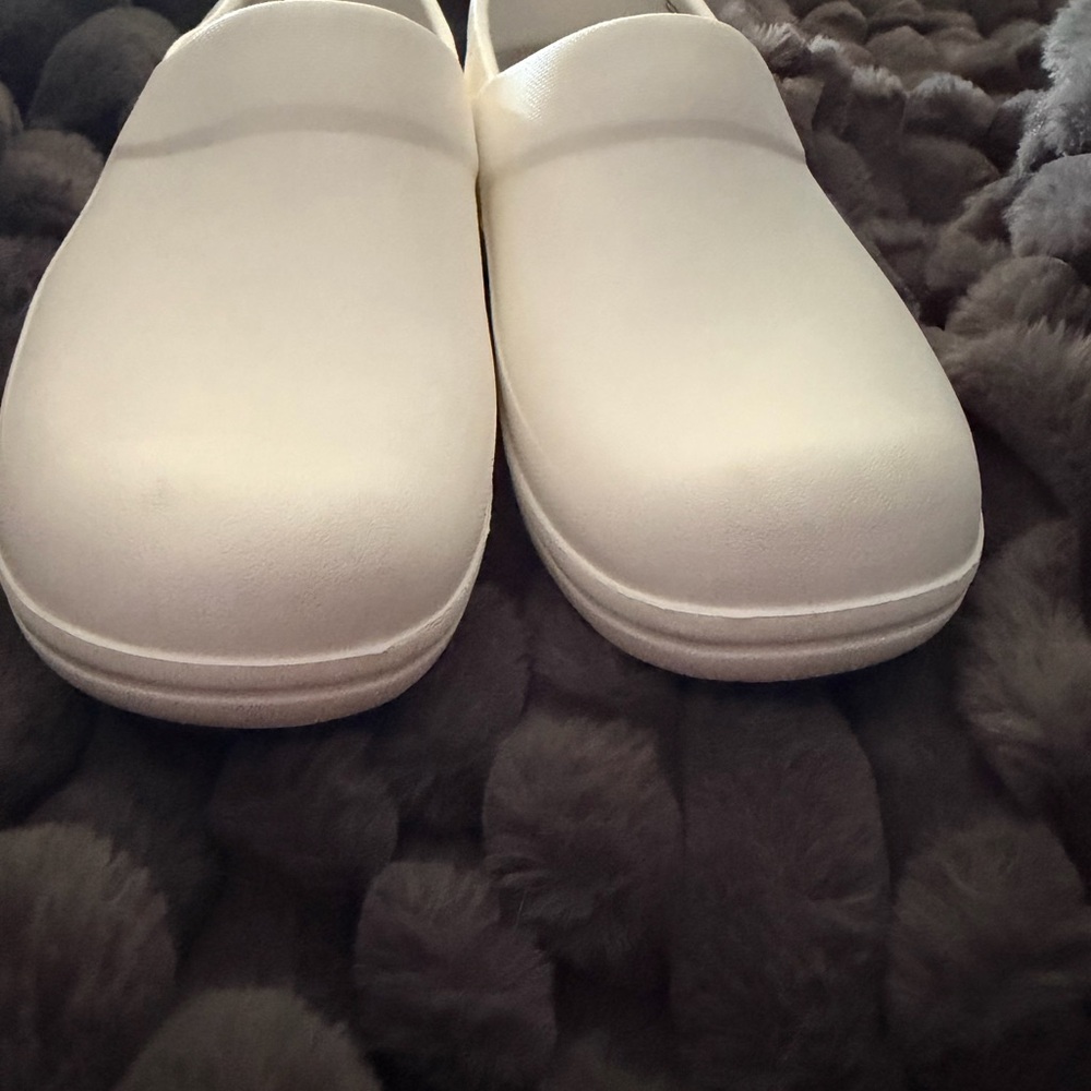Crocs - Picture 3 of 4
